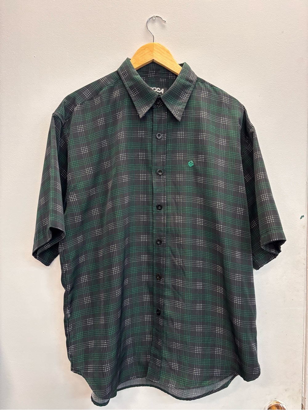 Y2K Mecca Men's Black & Green Plaid Short-Sleeve Shirt Large